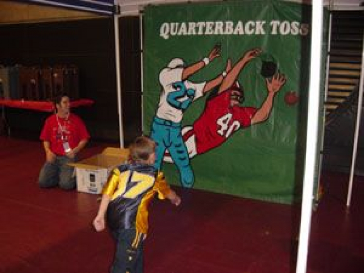 Quarterback Toss Frame Game